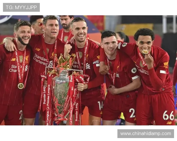 英超球员配偶与家庭生活揭秘及媒体关注情况